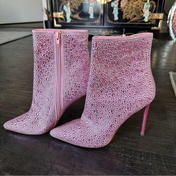 Steve Madden Shoes - Never BEEN WORN Steve Madden Womens Valora Bootie Pink Size 7.5 M